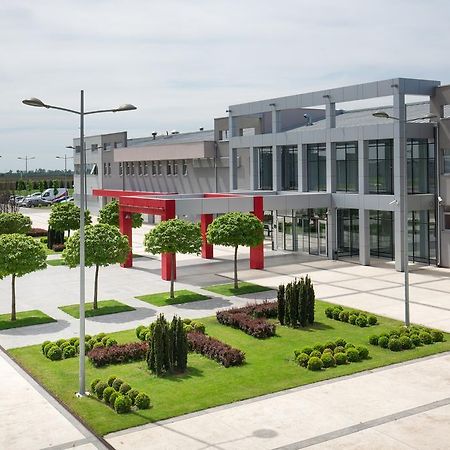 Hotel Srbija Lux Stara Pazova Buitenkant foto