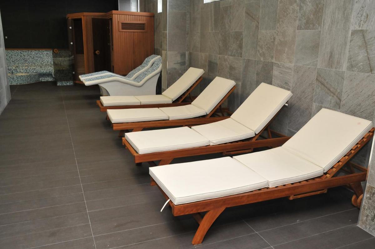Hotel Srbija Lux Stara Pazova Buitenkant foto